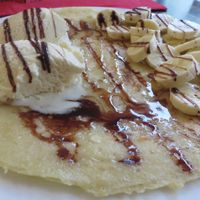 pancakes with bananas and vanilla ice-cream (vegan) at VeGonas in Bielefeld