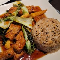 Gardien chickn and brown rice at Yard House in Indianapolis