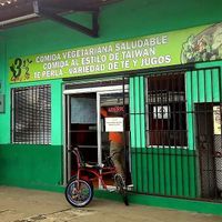Maybe from outside could look like closed or empty, but just walk in and you will see. It's open for breakfast and lunch and yummy. at 3 1/2 Cafe y Te in David