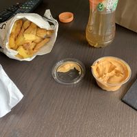 Fries with samouraï dip at Vegan Hero in Paris