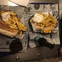 Food hours and menu at Vegan Hero in Paris