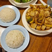 Tofu mountain and broccoli mountain with garlic at Año Nuevo in Granada