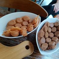 Original flavor and chocolate "egg" waffles at LN Fortunate Coffee in Hong Kong Island