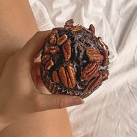 Pecan nut Schokolade muffin 😋 at Queen of Muffins - Pohlstrasse in Berlin