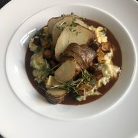 Topinambur auf Rahmwirsing mit Kartoffelwürfeln und Rotweinjus at Zwei und Zwanzig in Geisenheim