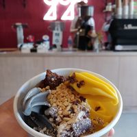 Froyo: mango and black sesame
Toppings: gingerbread, halva, cacao nibs and peanuts at goje in Yarraville