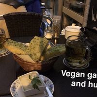 garlic bread and hummus at San Andrea  in Gran Canaria