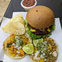 Hamburguesa de Kofta y dos tacos at Viko in Mexico City