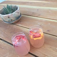 Bebida riquísima de tinto rosado y frutos at Querreque in Xilitla