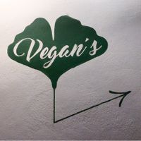 Wegweiser zu einem leckeren Essen at Vegan's Prague in Prague