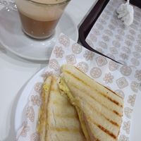 Bikini vegano y café con leche de soja at Crois-Sants in Barcelona
