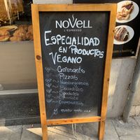 Sign with vegan options 🌱  at Crois-Sants in Barcelona