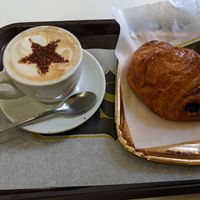 Latte co soja, croissant de choco negro, €2.90 total at Crois-Sants in Barcelona