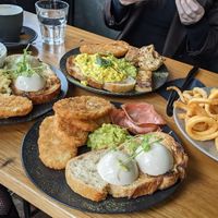 Big breakfast x3 and chickn burger 🍔 at Matcha Mylkbar in St Kilda