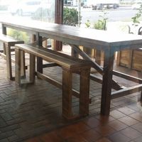 outside seating at Pitstop Pizza in Coorparoo