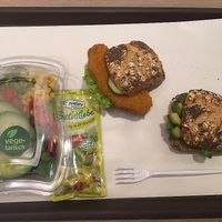 vegan sandos and salad at backWERK in Hameln