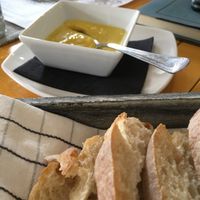 Hummus with pinnacle and curry at Escondidinho in Mafra