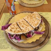 Piada vegan con semi croccanti, salsa tartufata vegana, noci, radicchio e porcini at Stuzzicheria Romagnola in Cervia