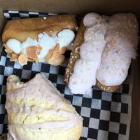 Chai-Scone, Twinkies mit Waffeln und Erdbeer-Kokos at Little Jo Berry's in Ottawa