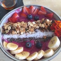 Pink pitaya smoothiebowl with granola at Cafe Nomad in Fuengirola