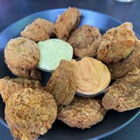 Selbstgemachte Nuggets mit 2 Saucen  at Universum in Hannover