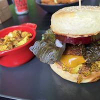 Wissenschaftler Burger mit Rührtofu  at Universum in Hannover