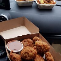 Nuggets und Kartoffelspalten at Universum in Hannover