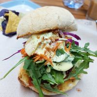 "Front Porch" Burger, served with a handful of chips at Caju in Nice