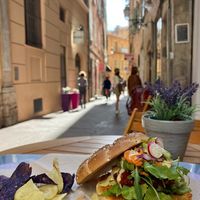 Front porch burger   at Caju in Nice