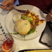 Burger z boczniakiem at Zielona in Lodz