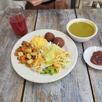 Menu del día. Bebida de Jamaica, crema de apio, y postre  at Veggie Life in Medellin