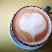 Milk coffee with oatmilk at Joe's Cafe in Lahinch