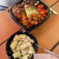 Vegan Mac and cheese and vegan pulled pork (jackfruit )  at Bashful Banana in Ocean City