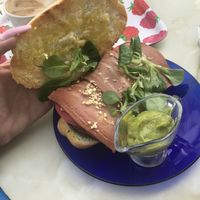 Tostada vegana con no bacon y aguacate extra at Desayuneria in Conil De La Frontera