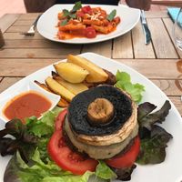 Burger and macaroni for main at Eqvita in 