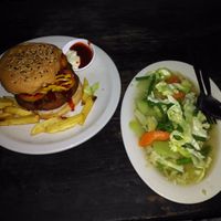 Chopsuey, and vegan burger on spécial menu at Levine's Eatery in Coron