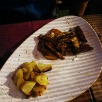 Tagliata di seitan con porcini e patate at Rifugio Romano in Rome
