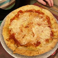 Pizza Margherita Vegan  at Rifugio Romano in Rome