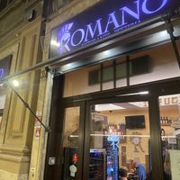 Insgesamt wenig Sitzplätze - dafür atmosphärisch   at Rifugio Romano in Rome