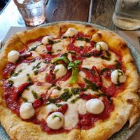 Pizza Margherita at Rifugio Romano in Rome