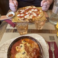 Cannelloni & pizza  at Rifugio Romano in Rome