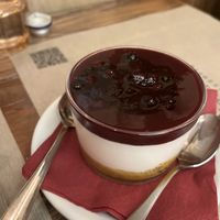 Cheesecake al bicchiere ai frutti di bosco (berry cheesecake)  at Rifugio Romano in Rome