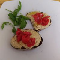 Bruschetta with hummus and cherry tomatoes at Rifugio Romano in Rome