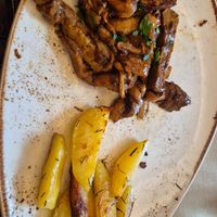 Tagliata di seitan ai fungi porcini at Rifugio Romano in Rome