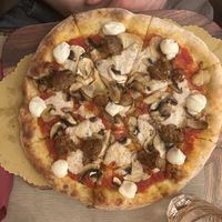 Pizza mistobosco  at Rifugio Romano in Rome