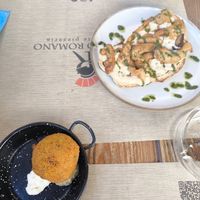 Bruschetta and arancini at Rifugio Romano in Rome