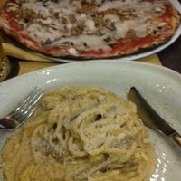Pizza und Pasta at Rifugio Romano in Rome