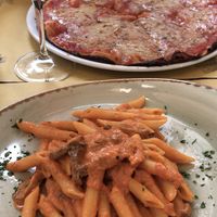 Penne allá vodka vegan and vegan margarita pizza at Rifugio Romano in Rome