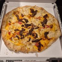 Pizza Bomba at Rifugio Romano in Rome