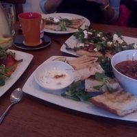 Vegetarian curry, flatbread, roasted vegetables at Fig in Hvar